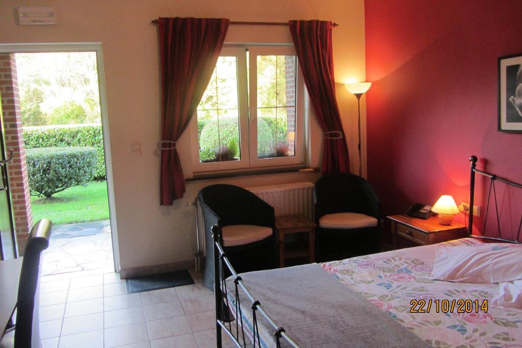 Auberge De La Lesse Celles  Værelse billede