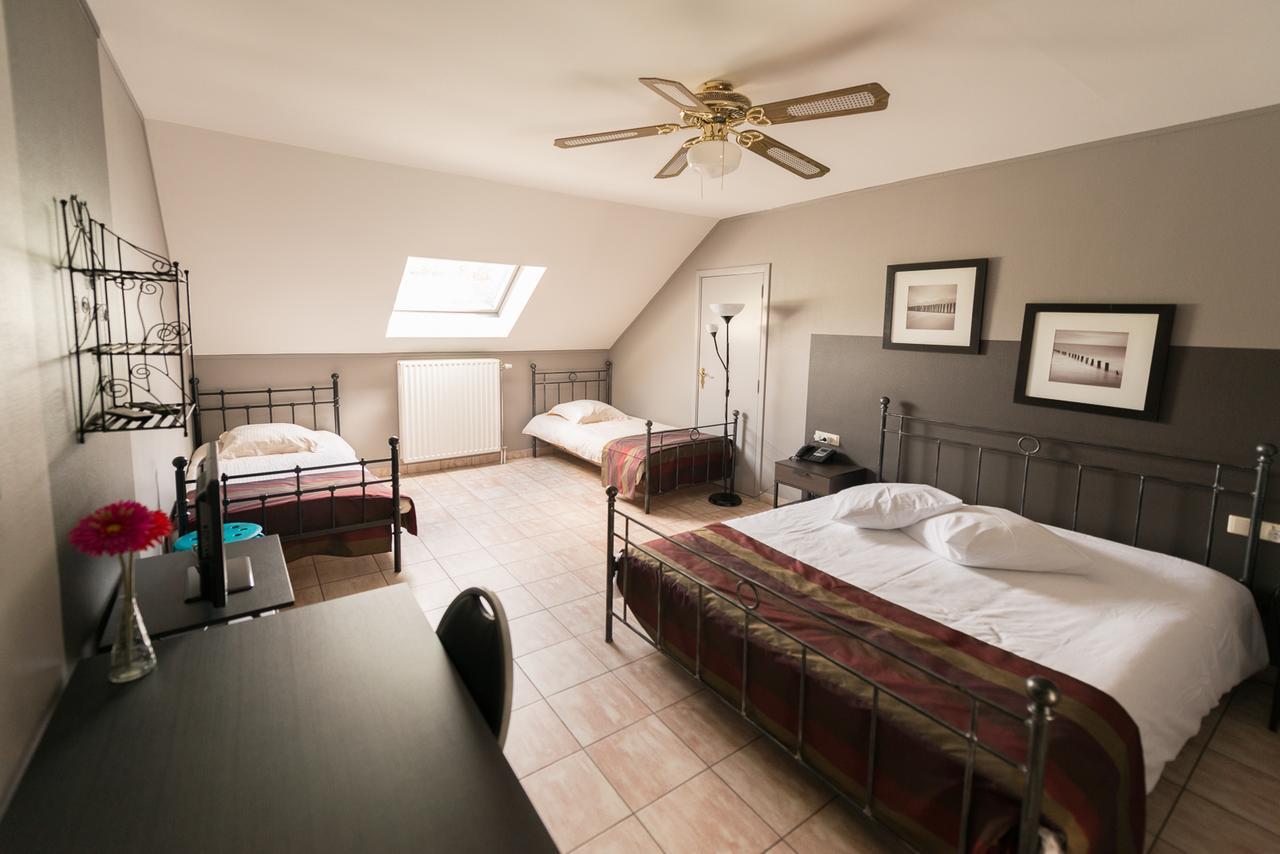 Auberge De La Lesse Celles  Eksteriør billede