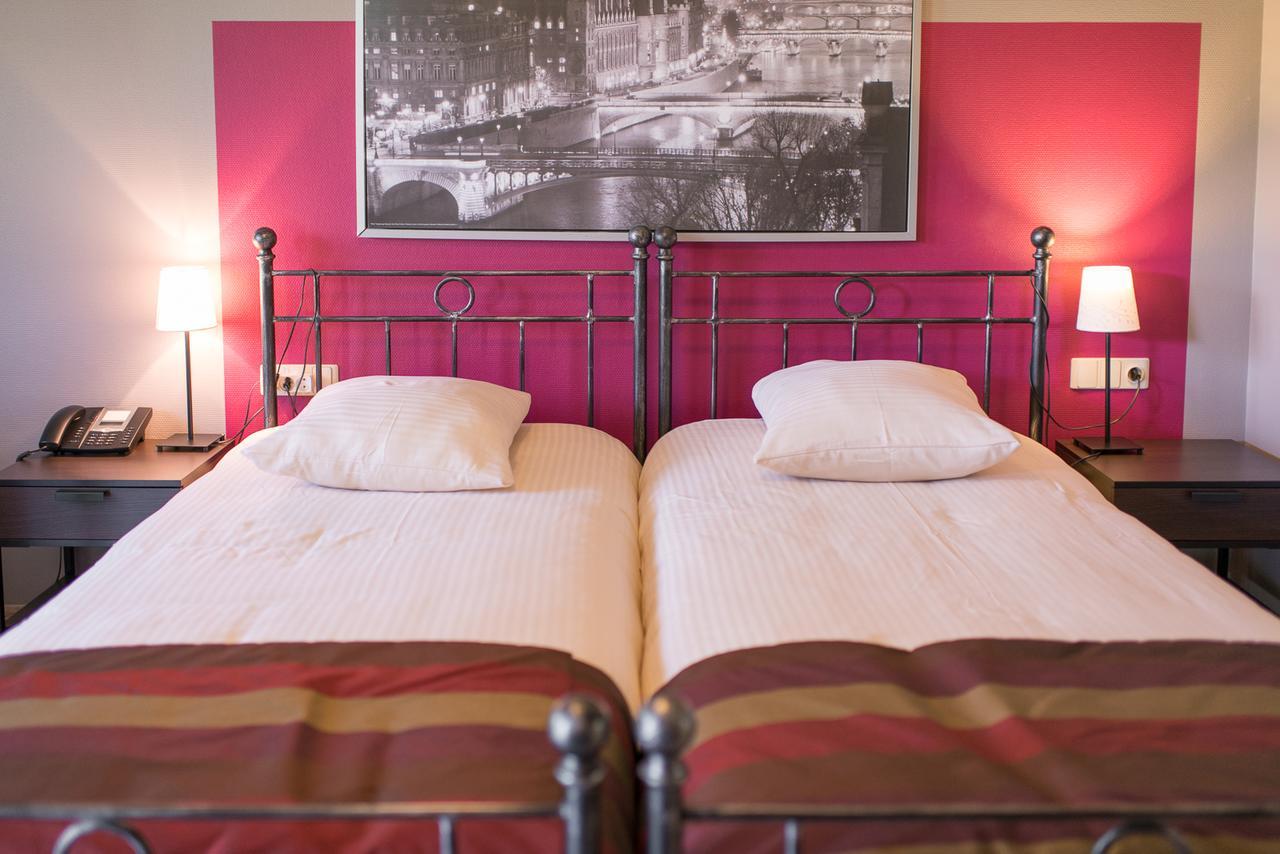Auberge De La Lesse Celles  Eksteriør billede