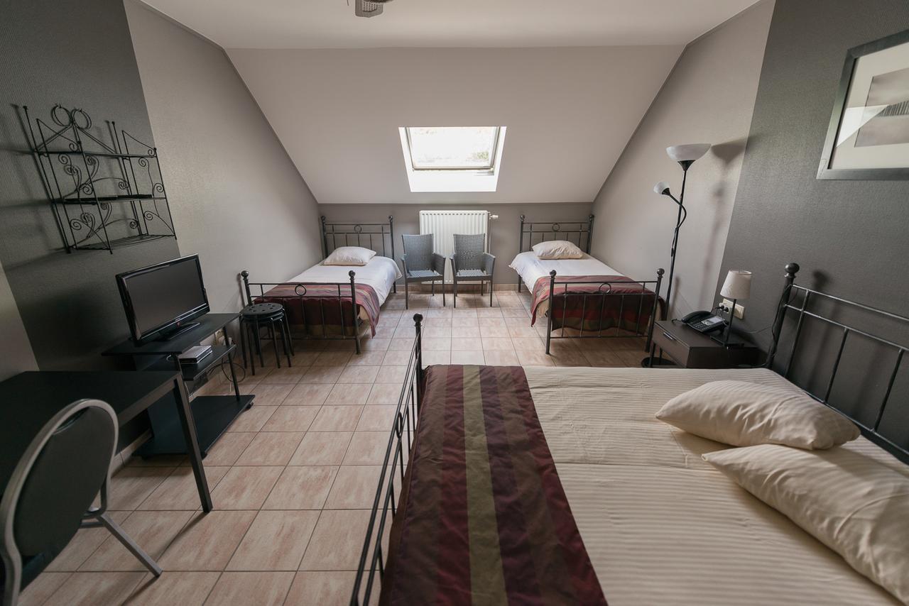 Auberge De La Lesse Celles  Eksteriør billede