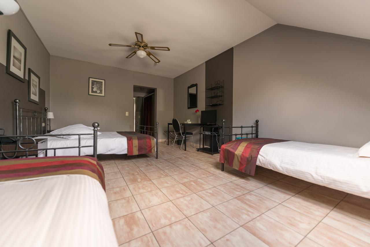 Auberge De La Lesse Celles  Eksteriør billede