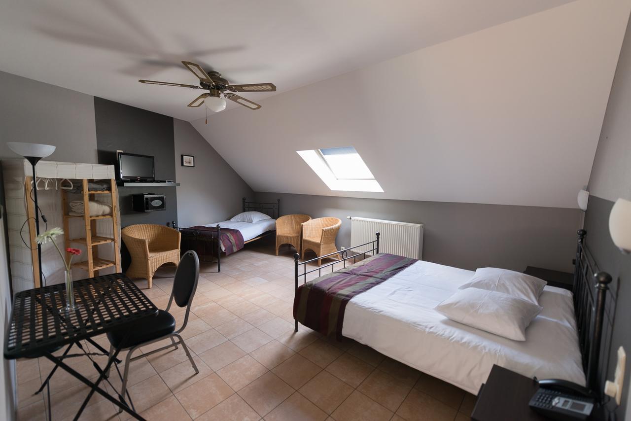 Auberge De La Lesse Celles  Eksteriør billede